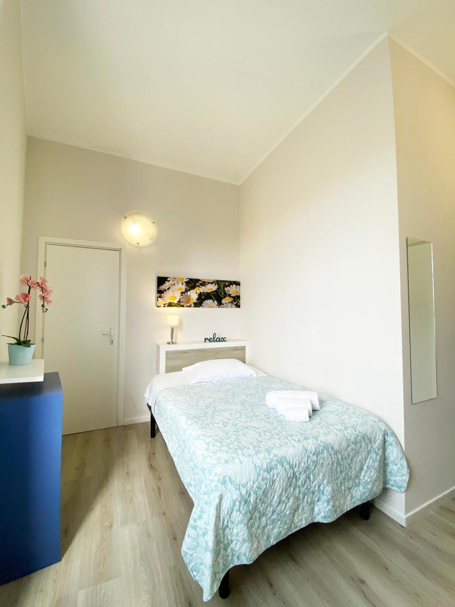 Easyrooms One Parma Szoba fotó