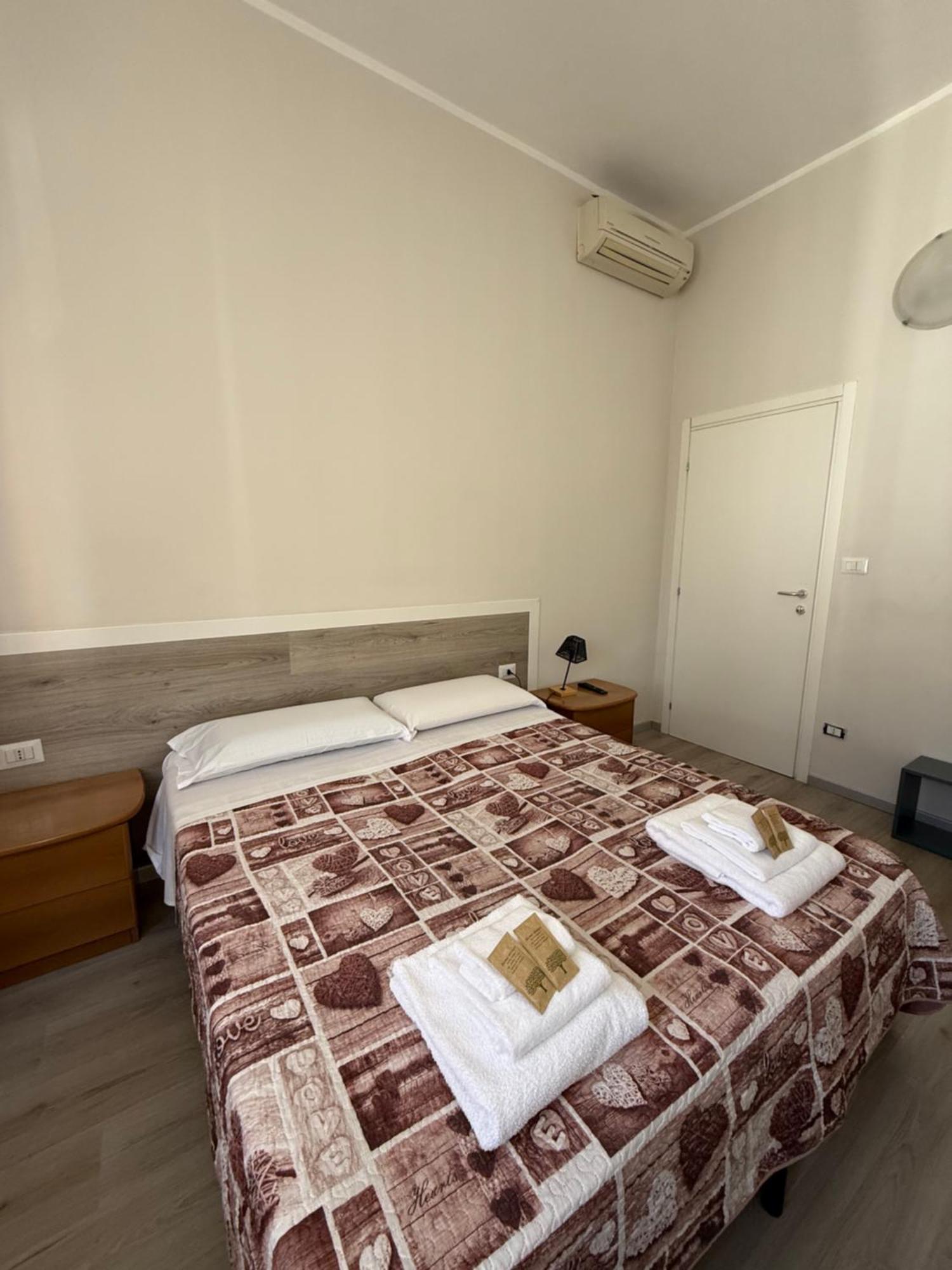 Easyrooms One Parma Kültér fotó